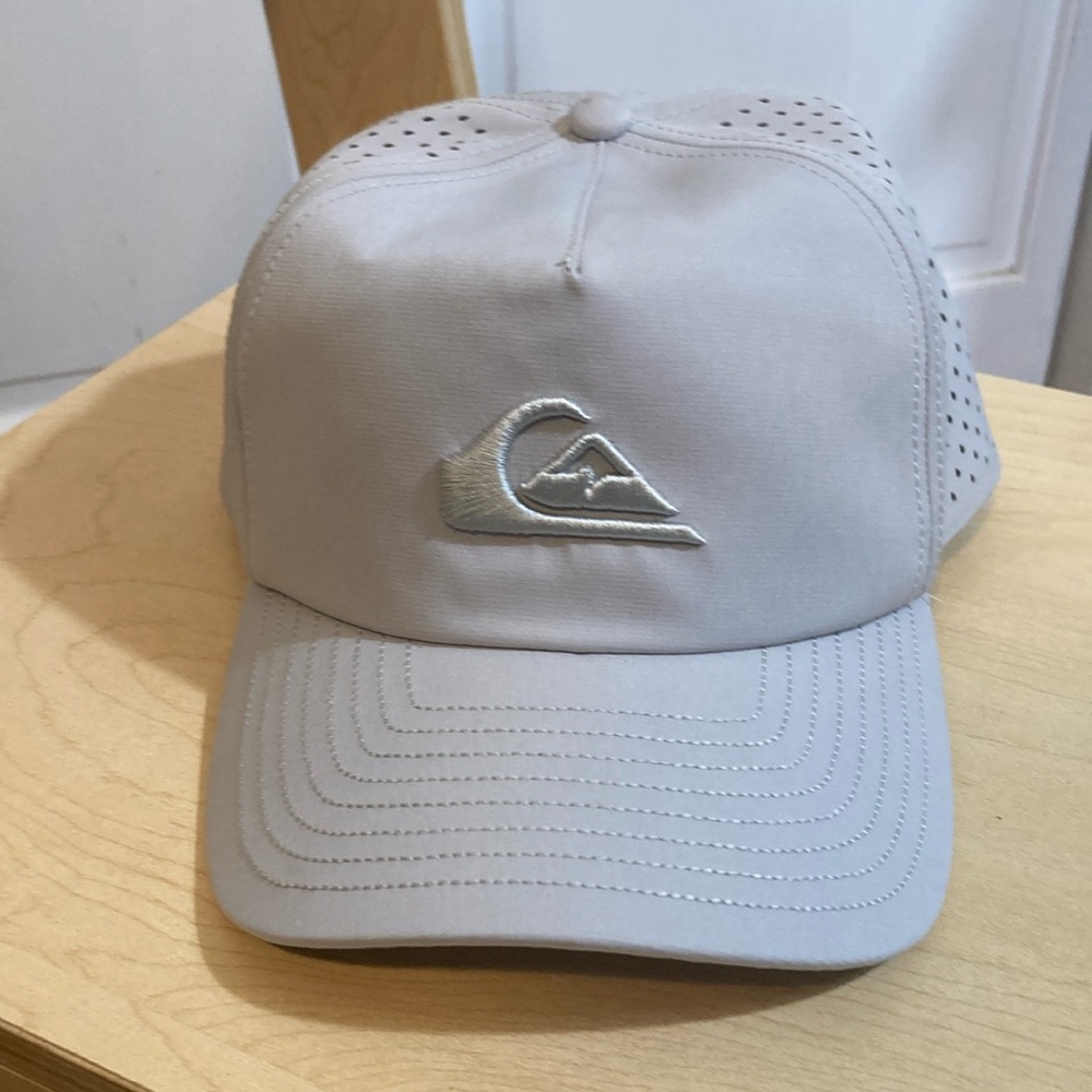 Quicksilver mesh back hat